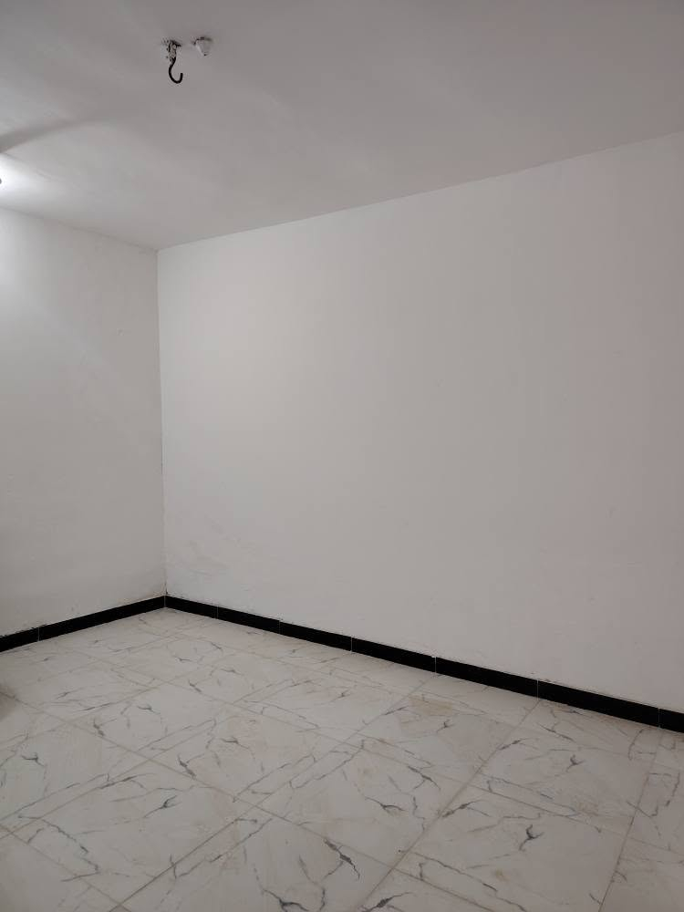 كربلاء ..بيت ١٠٠م طابق ونص ..
♦️ غرفه نوم عدد ٢ واستقبال ومطبخ وصاله كبيره  وصحيات ومنور خلفي وطارمه كبيره وصحيات منفصله ..بيت نظيف عكاده ..شارع عرض ٨متر خدمات مجاري متوفره ..يبعد ٣٠٠متر تقريبا عن شارع تجاري وخط باب الحسين كوسترات ..٥٠٠دينار لباب الحسين ..طابو زراعي سند ٢٥ إقرار محكمه من المالك مباشرة ..سعر ٦٥مليون وبي مجال للتفاوض ..للاستفسار مكتب الأوس للعقار ابو سجاد*********** ابو وائل *********** كربلاء, العراق
