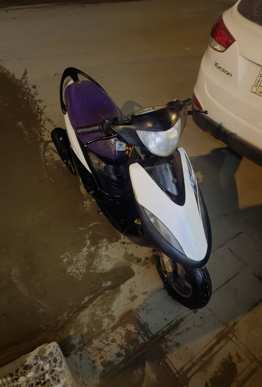 يالله ماكس عدلة على وضع البلادي مكينة بلادية بيها شغلات تزويد خفيفه صالنصه صجمية قطرة دهن برتقالي شيال رياضي دبلات امامي رياضي برتقالي ويل نجمة الاصلي أشاير بريك ملون امامي خلفي دراجة نضيفه كلش ترايك بيه وين مايعجبك 
قبل ٣ اشهر نزلت من الحاوية 
بل واقع احله من الصوره 
السعر 850 بيه مجال بسيط دراجه طالعه قليل كلش 
المكان بغداد 
الرقم ***********
