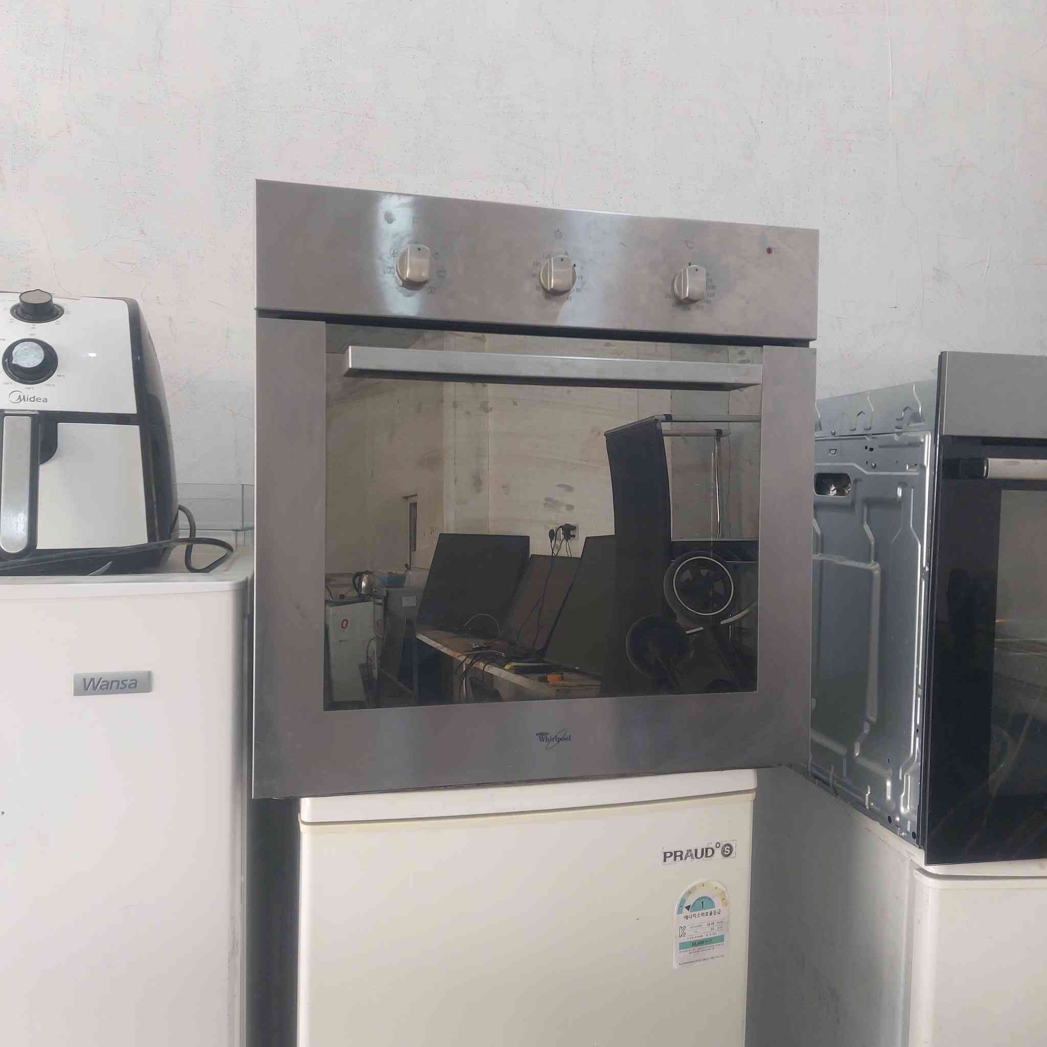 فرن كهربائي باله كويتيه شرط الشغل مال كاونتر صناعته واربيه العنوان البصره قضاء المدينه خلف محطة الوفود الحكوميه البدران للإستفسار عل خاص ***********
