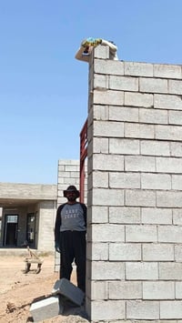 على بركه الله متفرغ كادر عمل بناء + لبخ + جص بورك + سيراميك + صبات ارض...