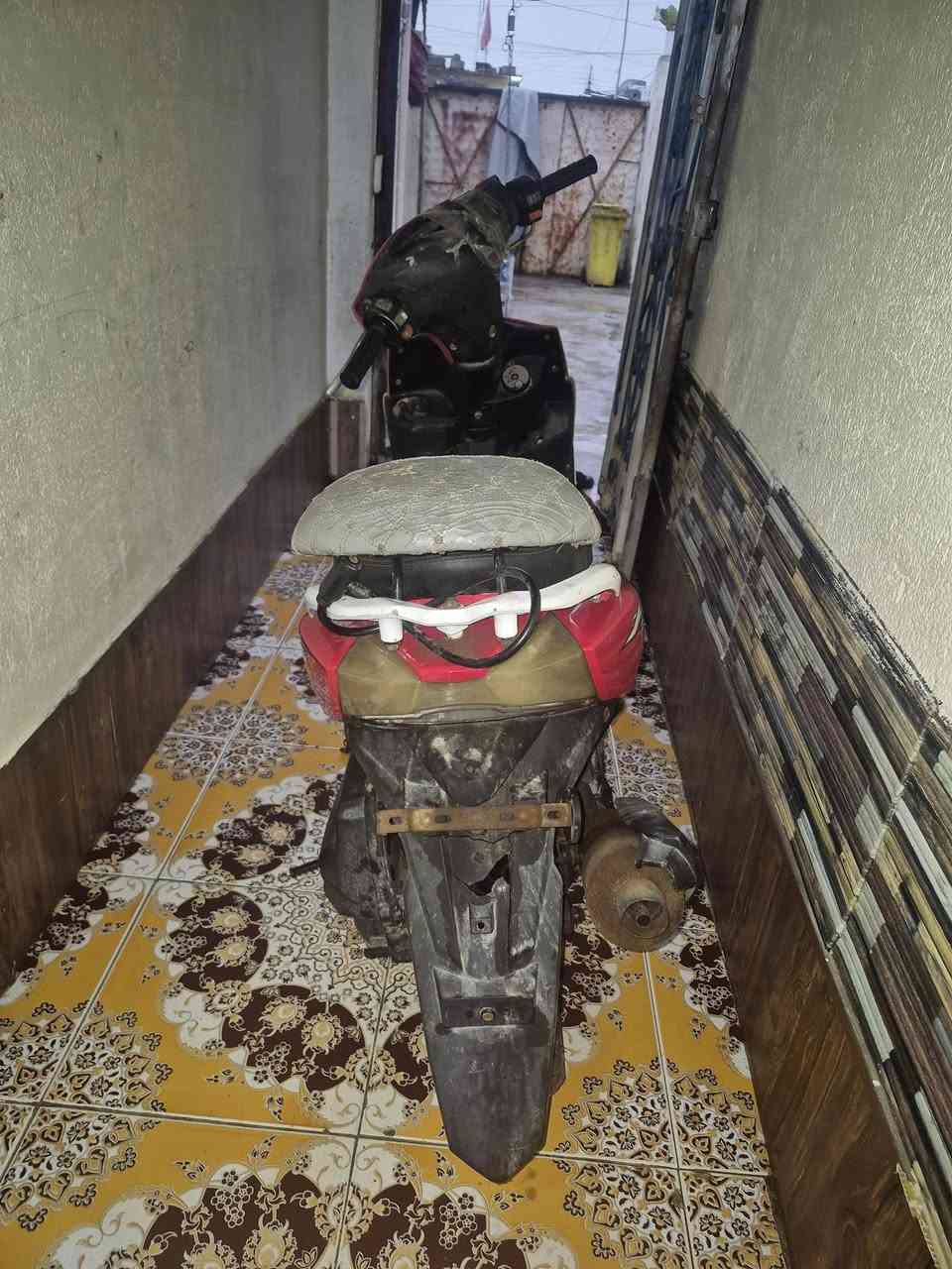 ماكس صيني نضيفه فقط بيهة نقص بل الكفرات مكينه حلوة نضيفه ما مفتوحه سلف وهندر شغالات لايت واشاير عوزهن ترتيب بس بل المشي يشتغلن
عنوان: بصرة حي الاصدقاء
رقم ***********
