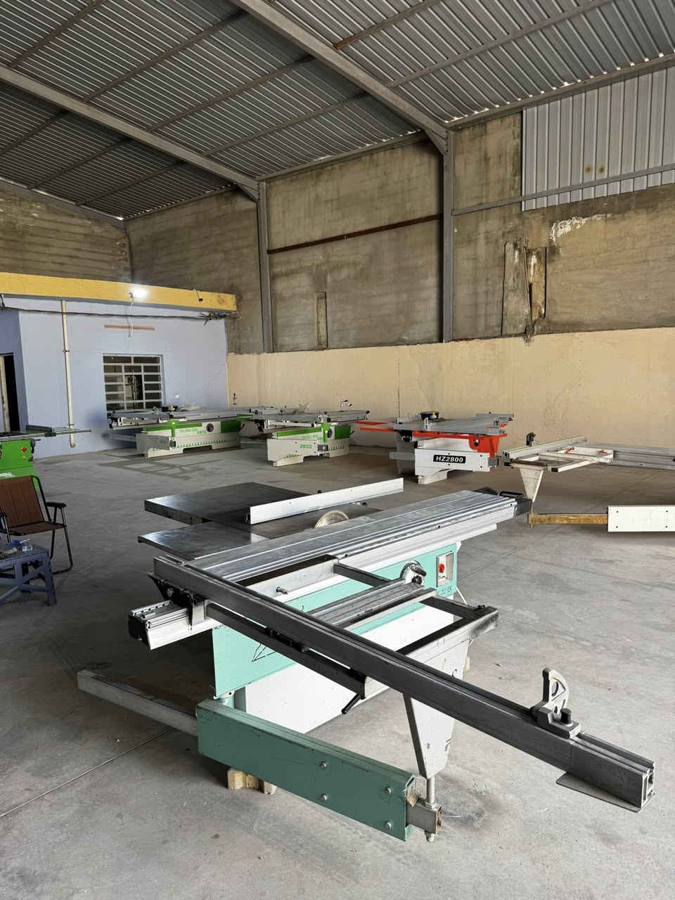 منشار سلايت تركي نوعيه جليك انقره
قياس 220 سم ثري فيس 
ماطور جديد مشدود عليه تركي احسن نوعيه
المكينه مستعمل كلش نضيف
للاستفسار ***********
……………***********
عنوان كركوك صناعه جديديه
مكتب العاصمه
