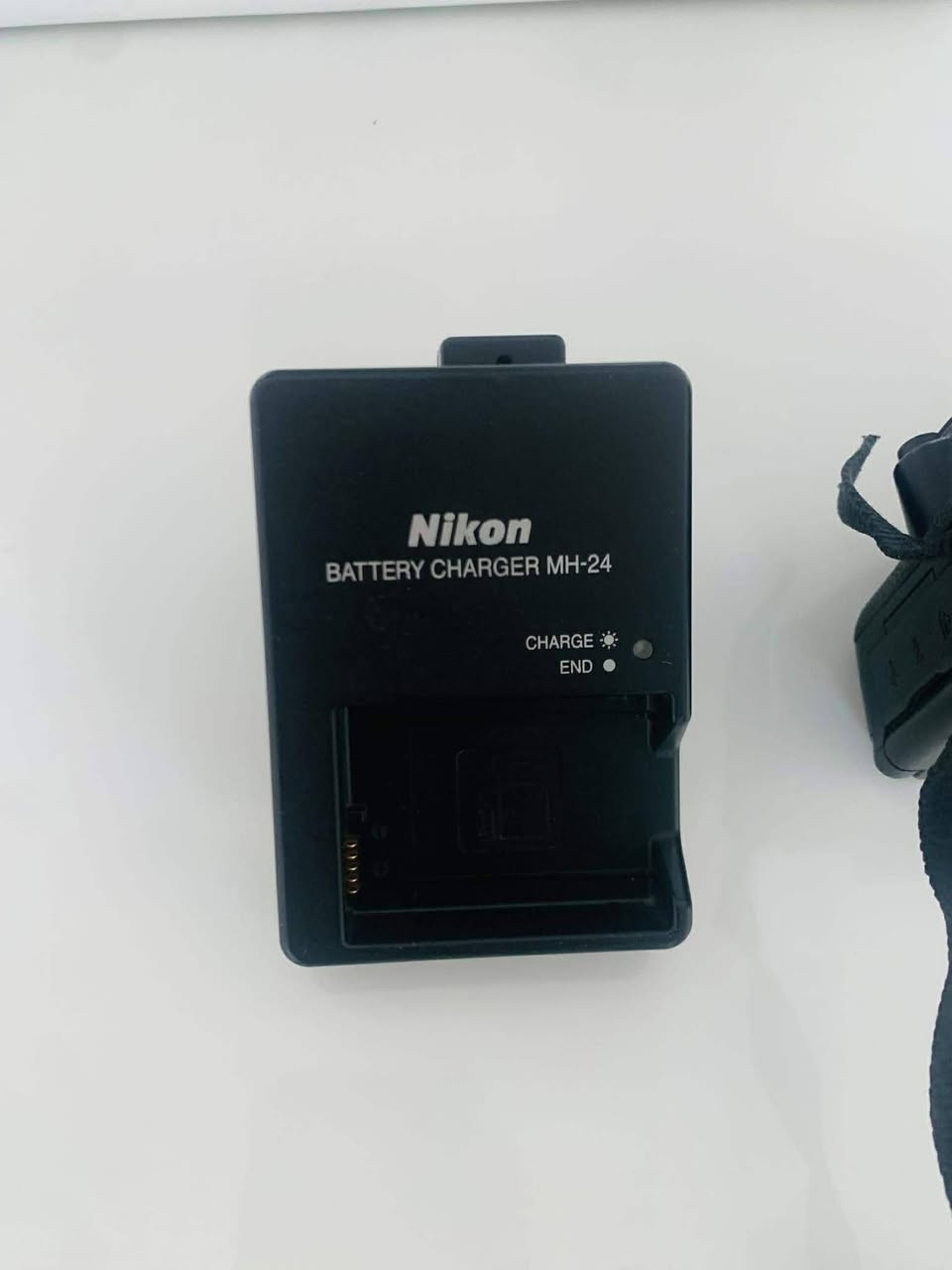 كامره نيكون5600لببيع مع جميع ملحقاته مثل ماموضح بل صوره لتفاصيل اكثر اتصال على الرقم  ***********
