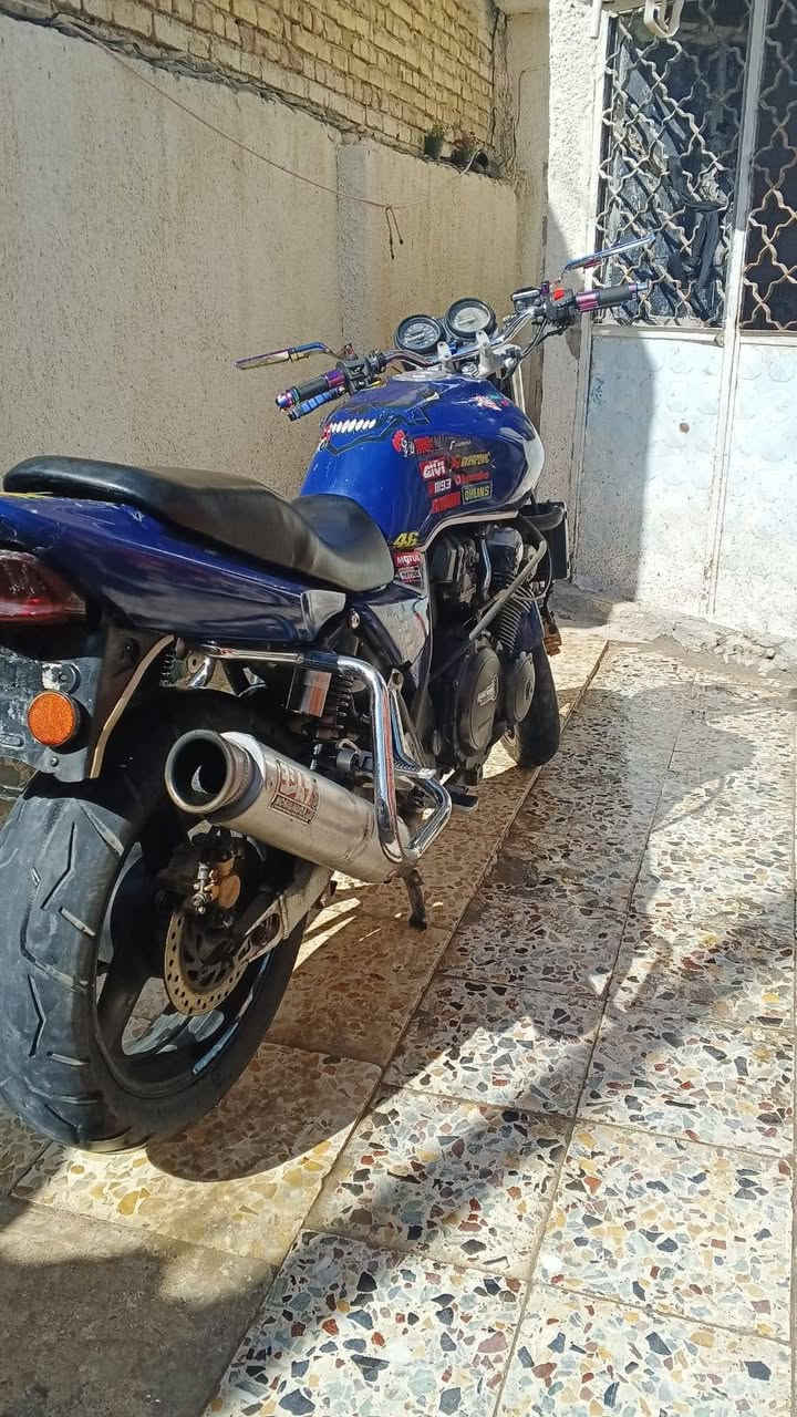 سلام عليكم شباب متاح للبيع دراجه بطح سيفيفور 2004محرك جيد شلعه معدل كهربائيات خير من الله اوراق رسميه كمرك مدفوع ماعده رقم السعر 1300 رقم الهاتف ***********
