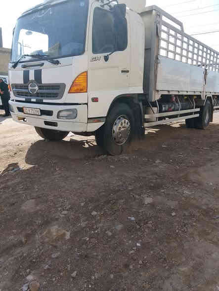 السلام عليكم شيطان فحل عشر براقي سيارة جديدة رقم بغداد نكليزي بسمي طول 7متر مكينة 80سوبر تبريد تفة تخم تاير سيارة بلادية يسرة مامحورة تاير 22ونص موديل 2020 تحويل ابي مكان سنوية 3طن رقم***********
