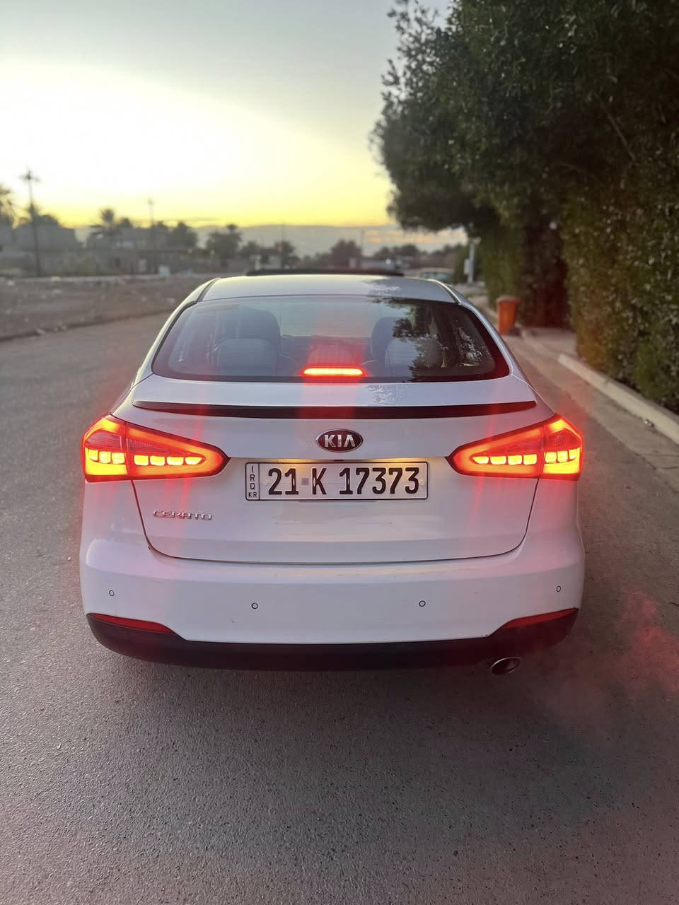 السلام عليكم
كيا سيراتو وارد خليجي 
موديل 2015 
مكفوله كفاله عامه من التبديل والصبغ 
فقط بارد كلش بسيط ع مقدار أربع اصابع
رقم اربيل رقم وسنويه وهزه كله جديد 
السياره باسمي تريد تحويل او وكاله 
محرك 1600 دوش شرط بدون فتح 
محرك كير كفاله شرط بدون فتح 
مواصفات فول الفول عدا البصمه
فتحه سقف 
شاشة كبيره 
كامره دواره 
تبريد قطعتين
شاشه اعطال 
شفتات بلستيرن 
تحكمات أربع جهات 
ويل كب 17 كروم بلادي
اشاير بلمري 
حساس امامي+خلفي 
لد امامي +خلفي
السياره كلش جديده استعمال شخصي 
السعر 128 $ 
للاستفسار *********** 
مكاني بغداد الكرخ حي الجهاد
