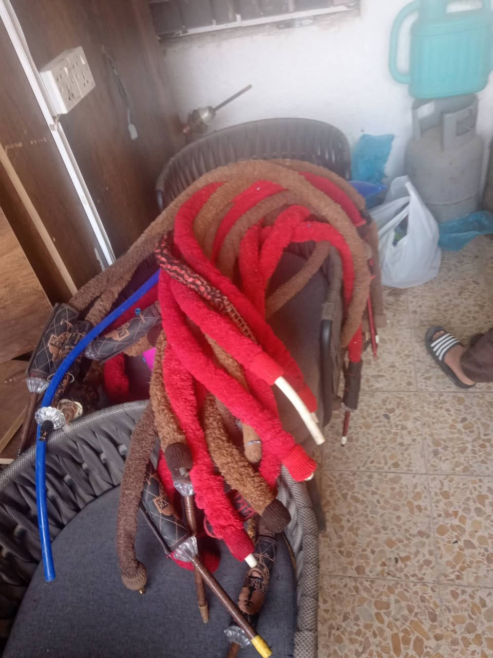 من رخصة الادمن نراكيل طه عدد 11 للبيع وقمجيات عدد 40 وروس عدد 30 وميز نراكيل مرمر  للاستفسار
***********
***********
