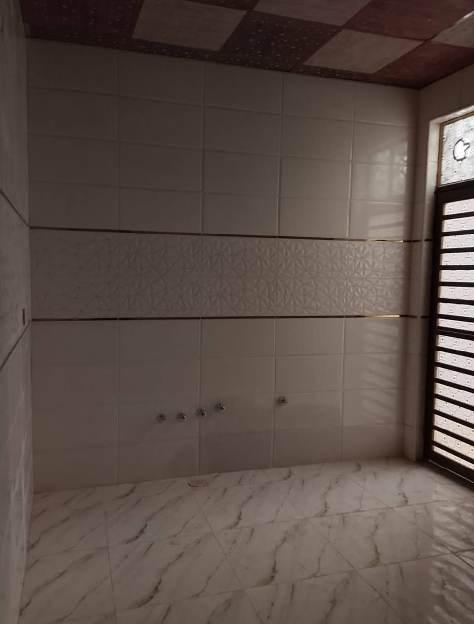 بيت للبيع في حي الوفاء ١٠٠متر على ساحه قوس الهنديه طابقين بناء حديث درجه اولى كونكريت مسلح يحتوي على ثلاث غرف نوم واستقبال وصالتين ومطبخ وحمام عدد ٣ السعر ١٥٠مليون قابل للتفاوض بعد المعاينه للإستفسار والتوضيح الإتصال على الأرقام التاليه ***********
***********
***********
مكتب ابو علي التميمي للعقار في حي الوفاء بداية شارع المركز القديم على جهة دور الهنديه

