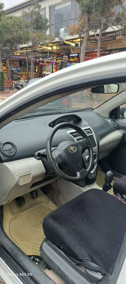 یارس مۆدیل 2008 گێر عادی  له ڕسمە کە دیاریم کردووە  /دوودە رگای خوار خە تە بۆیاخە سعری 81  بۆپە یوە ندی ***********
