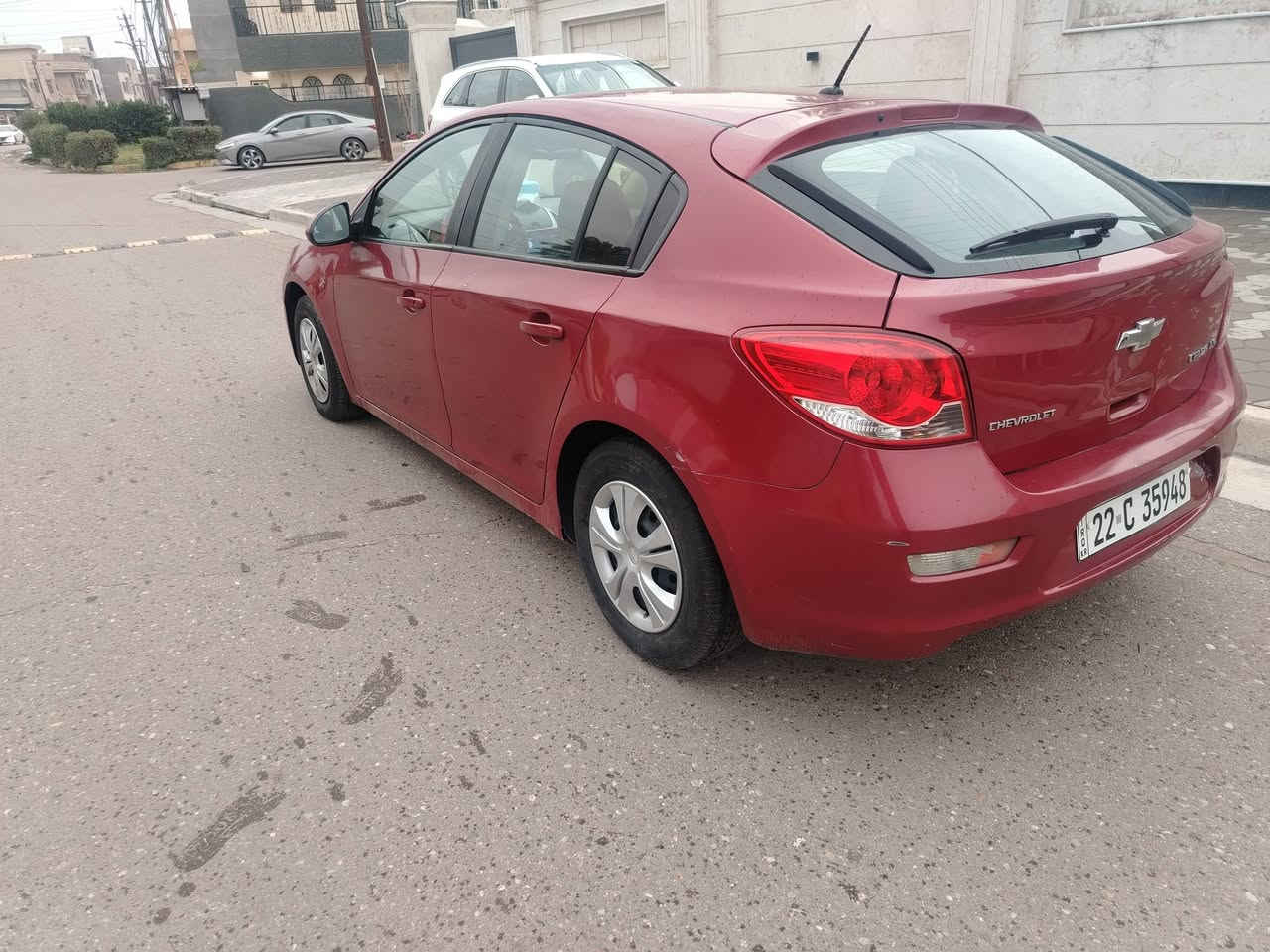 السلام عليكم 
شوفرليت كروز هاج باك
2013 
خليجي
محرك السيارة 1,800 تنفس طبيعي  ((المرغوب))
السيارة الحمدلله والشكر ما ناقصها شي 
باتري وتايرات واغلب التفاصيل مبدلها باصلي السيارة مال جناي وليست بياع شراي 
السيارة جانت بيد بنية بيها اثر شخط صفحة السايق  وصابغتها  
كير مكينه خير من الله  
تبريد ثلج 
شاشة 
تحكم ستيرن 
كاميرا 
كشنات جلد 
كهربائياتها كلها شغاله 
السعر 80 ورقة وبيها مجال بسيط حگ الجية
والله يوفق الجميع
الاتصال على الرقم ***********
