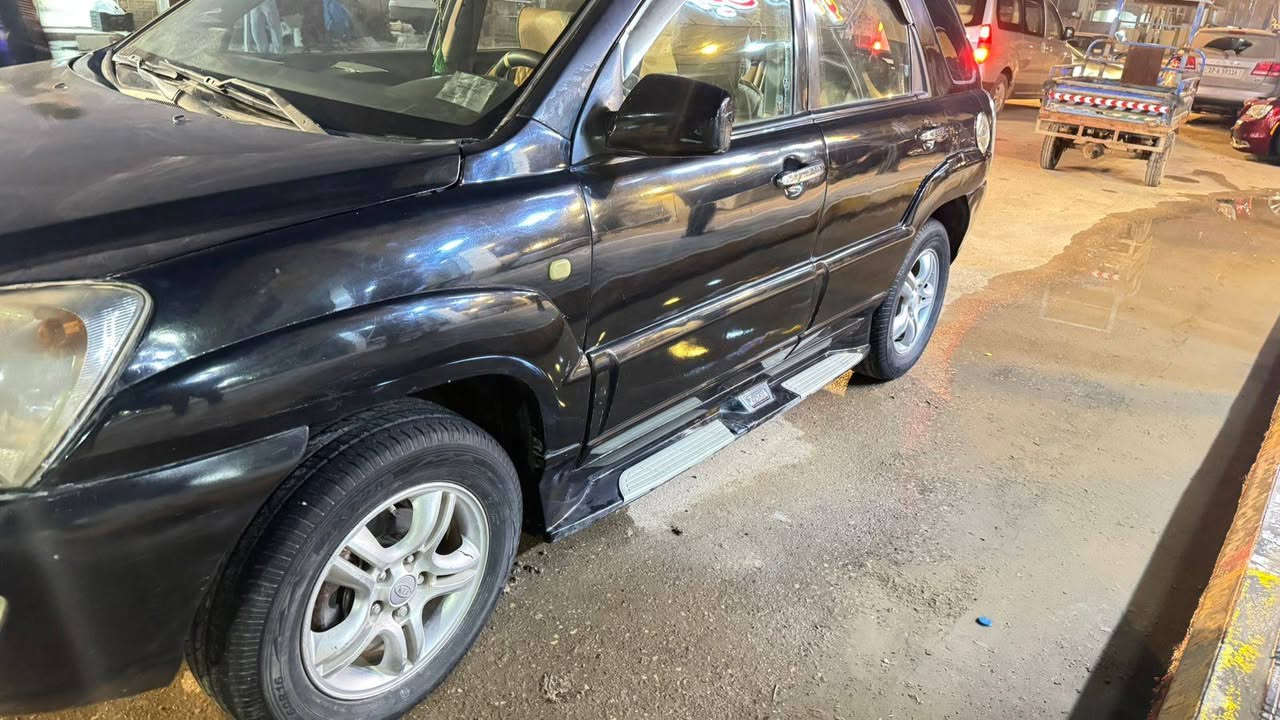 سبورتج ٢٠٠٧ وارد امريكي  رقم بغداد انكليزي بأسمي ماشيه ١٠٥ ميل محرك ٦ سلندر تبريد حداديه تخم تايرات جاهزه الحمدلله *********** السعر ٩٣ورقه  وبيه مجال بسيط بيع او مراوس حسب القناعه..
