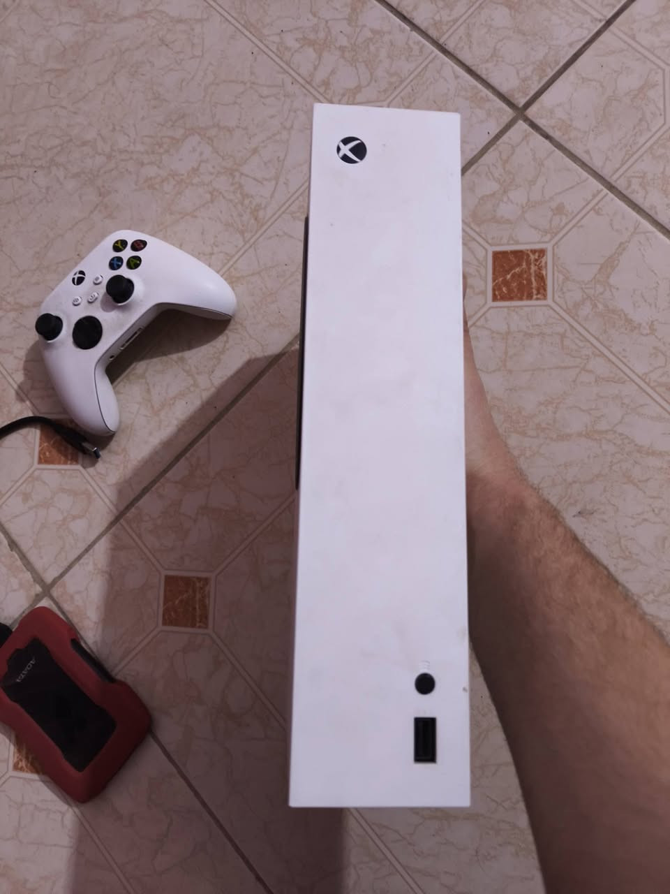 سلام عليكم  Xbox series S للبيع شرط الفحص و الضمان استخدام قليل جوستك اصليه هارد 1 تيرة كارتون الجهاز كامل محتويات السعر 400 قفل رقم ***********

