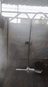 ورحمه الله وبركاته بيت ٧٥ متر للايجار في السكلات شارع المدارس البيت بح...