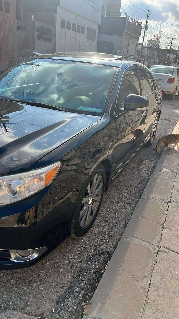 Toyota avalon مۆدێل ٢٠١١ ئه‌مریكی سه‌یاره‌كه‌ زۆر جوانه‌ به‌س به‌سمه‌ و په‌رده‌ نیه‌ سه‌نه‌وی تازیه‌ تا ٢٠٢٧ تایه‌ی تازه‌یه‌ بێ مه‌سره‌ف  ٣ پارچه‌ی بێشه‌وه‌ی بۆیاخه‌ تۆزێك لای سه‌كن ناوگرتنی هه‌یه‌  بێ ئێرباگ  گێڕو مه‌كینه‌ی نه‌كراوه‌ته‌وه‌ به‌شه‌رت  نرخی ١٥٧ گه‌ڵاو مه‌جالێكی كه‌م  ***********
