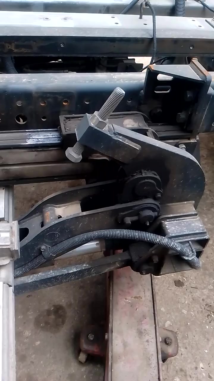 السلام عليكم 
جاك خلفي سيارة كانتر مستوبيشي 
كهربائي حديث وارد يابان ***********
توصيل موجود حسب اتفاق
