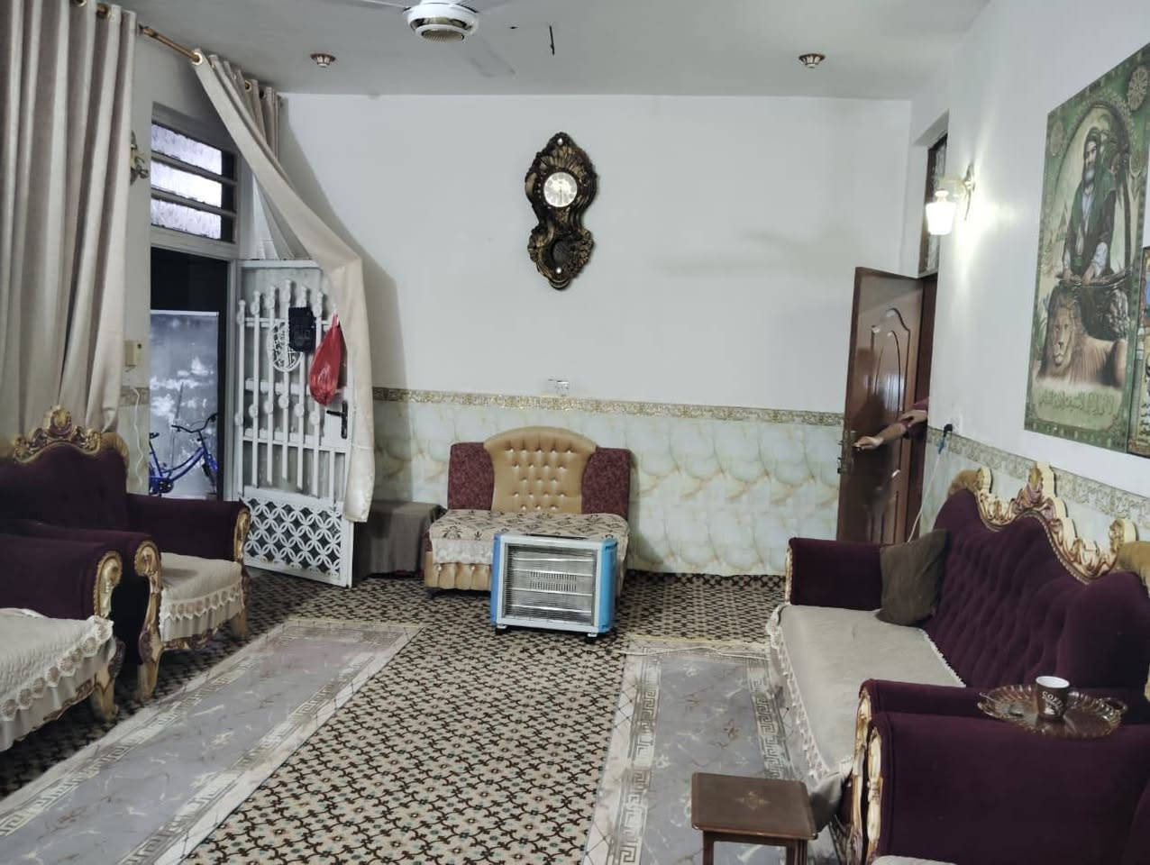الدار للبيع المساحة ٢٠٠م طابق واحد غرفتين صالة مطبخ كليدور مجمع صحيات كراج حديقة حي الصحة زراعي سند 25 عرض الشارع 9م يبعد عن شارع الكورنيش 50م السعر 260 للاستفسار ***********
