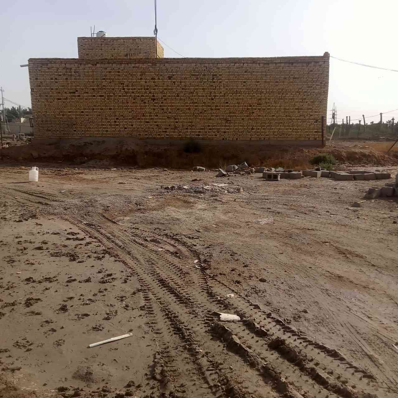 السلام عليكم قطعه للبيع المساحه ٤٠٠متر بالعكر الشرقي خلف بيت عميد موسى قرب مدرسة الانسام كافة الخدمات متوفره جاري العمل على تبليطها السعر ٣٠ وبيها مجال للإستفسار ***********واتساب ورصيد
