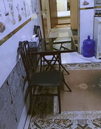 غرفه نوم نظيفه وكاروك وميز طعام عنوان بغداد الجديده اتصل 07742911469