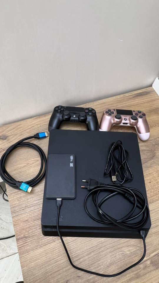 السلام عليكم للبيع بلي فور سلم مهكر نص تيره نظام 12.52 
 نضيف شخط مابي مكفول من كلشي 
ويا هارد نص تيره العاب كلهن قويات حوالي 20 لعبة 
سعره 260 مكاني نجف ***********#
