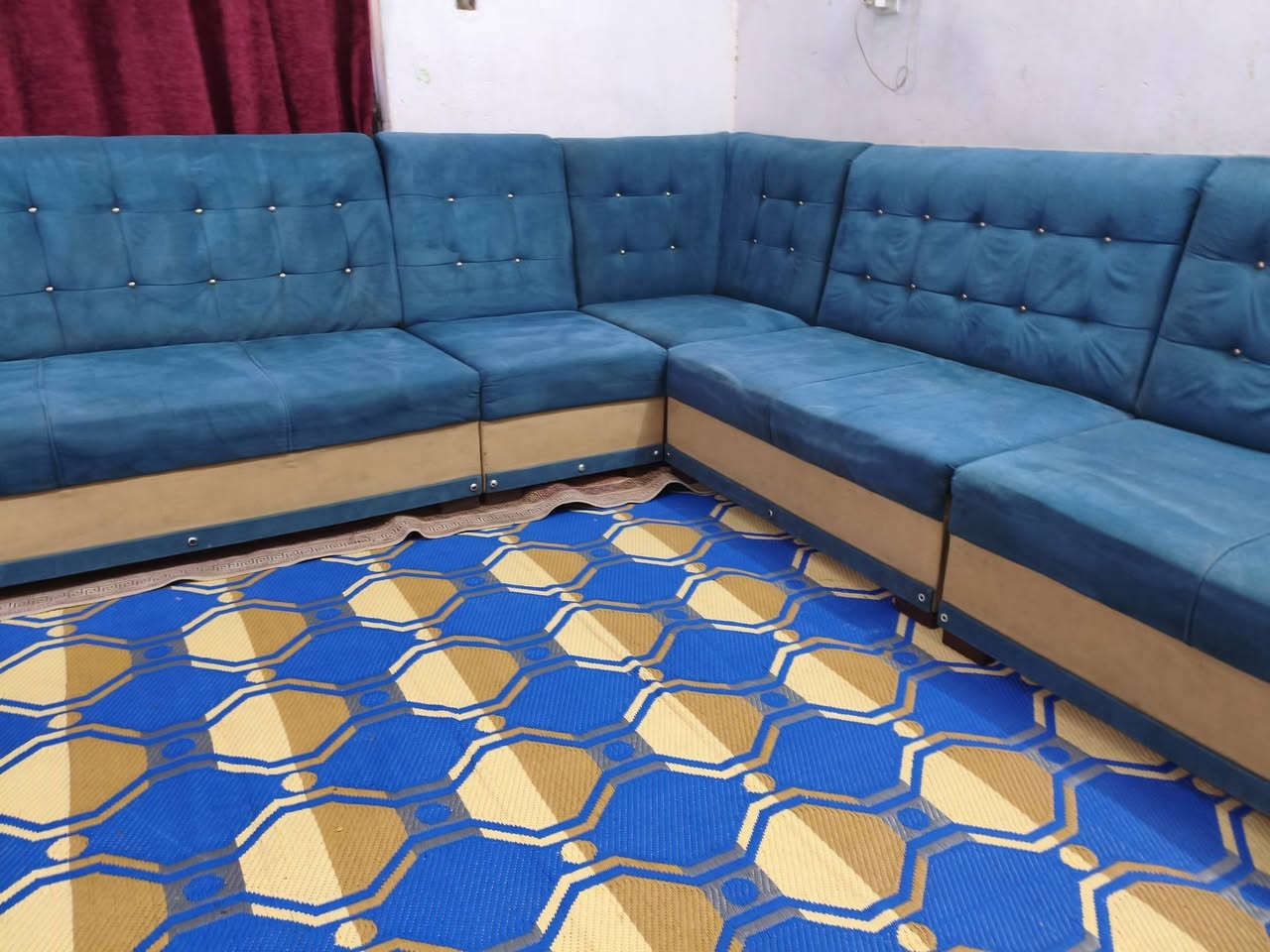 ديوان 10 مقاعد تزكام نضيف حيل مابي اي ضرر سعره 250 وبي مجال مكاني كربلاء حي العامل يوجد توصيل بكروه *********** يوجد واتساب
