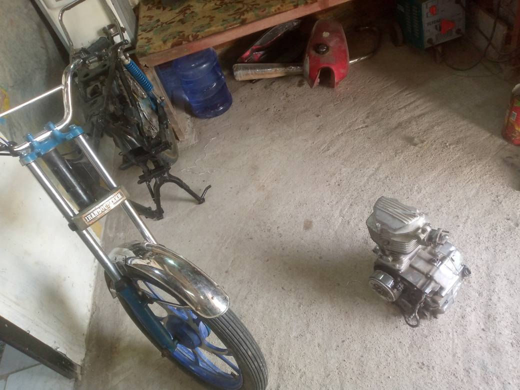 يا الله سلام عليكم و رحمه الله عدي هذا شاصي وراقه بصره كاملات وراق بصره و انا بل عماره مركز 
تريده علا هاي حطه بيعه بسعر 
ما تريد توتير و تريد بس الشاصي عادي بيعه
 بس حديده و الوراق بيعه هم بسعر 
و تريد كمله الك و حتا شغله هم عادي و بيعه بسعر  تريد غراض شد جدد و مستعمله انت بكيفك و انا عندي غراض مستعمله بقيه من كلشي موجود و هذا رقمي و ما متواجد علا خاص عمارة, ميسان


**إذا كنت صاحب هذا الإعلان وتريد حذفه لأي سبب، رجاءا أرسل رسالة إلى الدعم الفني**