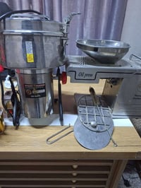 امكلف بلنشر من رخصاداره الكروب لسلام عليكم توجد مكينه عصر الزيوت الحجم...