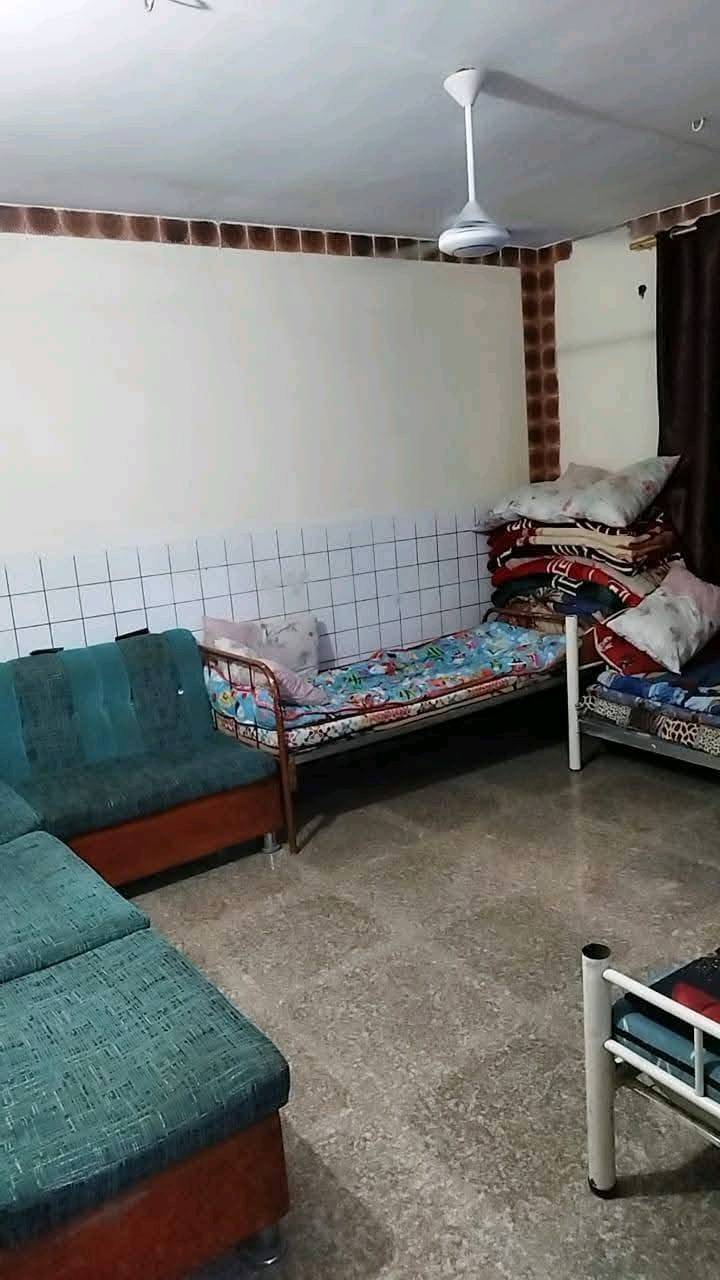 سلام عليكم ورحمة الله وبركاته من رخصة الادارة المحترمة.
دار للبيع المساحة 246 الواجهة 12ونص والنزال 20 طابو ملك صرف بأسم واحد مو ورثه سند جديد أبو الفسفورة طابقين كامل مسلح نضيف جدا بناء تسعينات ترميم بالكامل جديد ماء وكهرباء ومجاري الأرضية مرمر والجدران سيراميك الطابق الأول يحتوي على كراج وحديقة ومرافق خارجية بالإضافة إلى هول كبير ومطبخ حار بارد وخارجي للطبخ واستقبال كبير وصالة درج وغرفتين نوم وخدمات كاملة ومنور كبير والطابق الثاني يحتوي على غرفتين نوم وحمام وبالكون وسطح ومخزن بالاضافة الى مشتمل معزول قاط ثاني يحتوي على غرفتين نوم ومطبخ وخدمات كاملة يقع على شارع تجاري عريض وخدمات كاملة من ماء وكهرباء ومجاري وتبليط   عرض الشارع 15متر  يصلح لسكن ثلاث عوائل  ويصلح  يكون مدرسة اهلية أو روضة موقع تجاري 

العنوان: / الزعفرانية شارع المعهد مدخل شارع سيد هاشم ثالث  استدارة عاليسار مدخل شارع دور الشرطة أو شارع الوازات عاليمين قرب مدرسة السلام وحسينية الأمام علي عليه السلام/  سعر المتر 1450000

السعر الكلي 356 وقابل للتفاوض والعملة 

للاستفسار الاتصال على الرقم ***********

مكلف بالنشر
