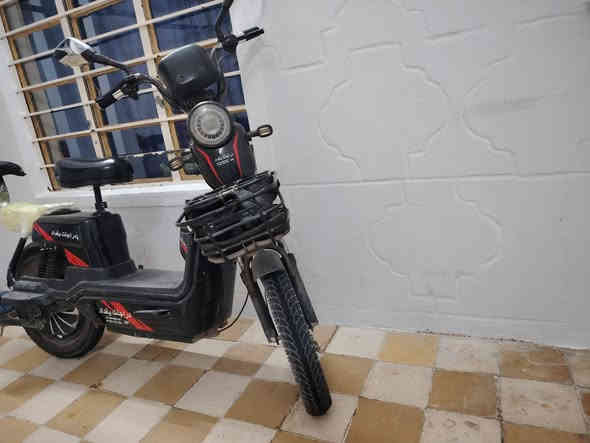 اسلام عليكم ماطور شحن للبيع 5 باتري شرط كهربائيات شغالة ماعدة العداد السرعة فقط نضافتو كدام العين الويل الوره بي عواج خفيف بس انطيك بي شرط صارلو فوك السنة ماموكفني بس متوازي على بيعتو الشحن يكفيك من 2.30الى 3.00ساعات شرط السعر 250 بي مجال العنوان. موصل دورة الزنجيلي
