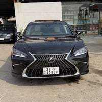 لكزس ES300 2024   نوع الضرر :جاملغ فقط بدون دواخل وبدون ايرباك   ماشية...