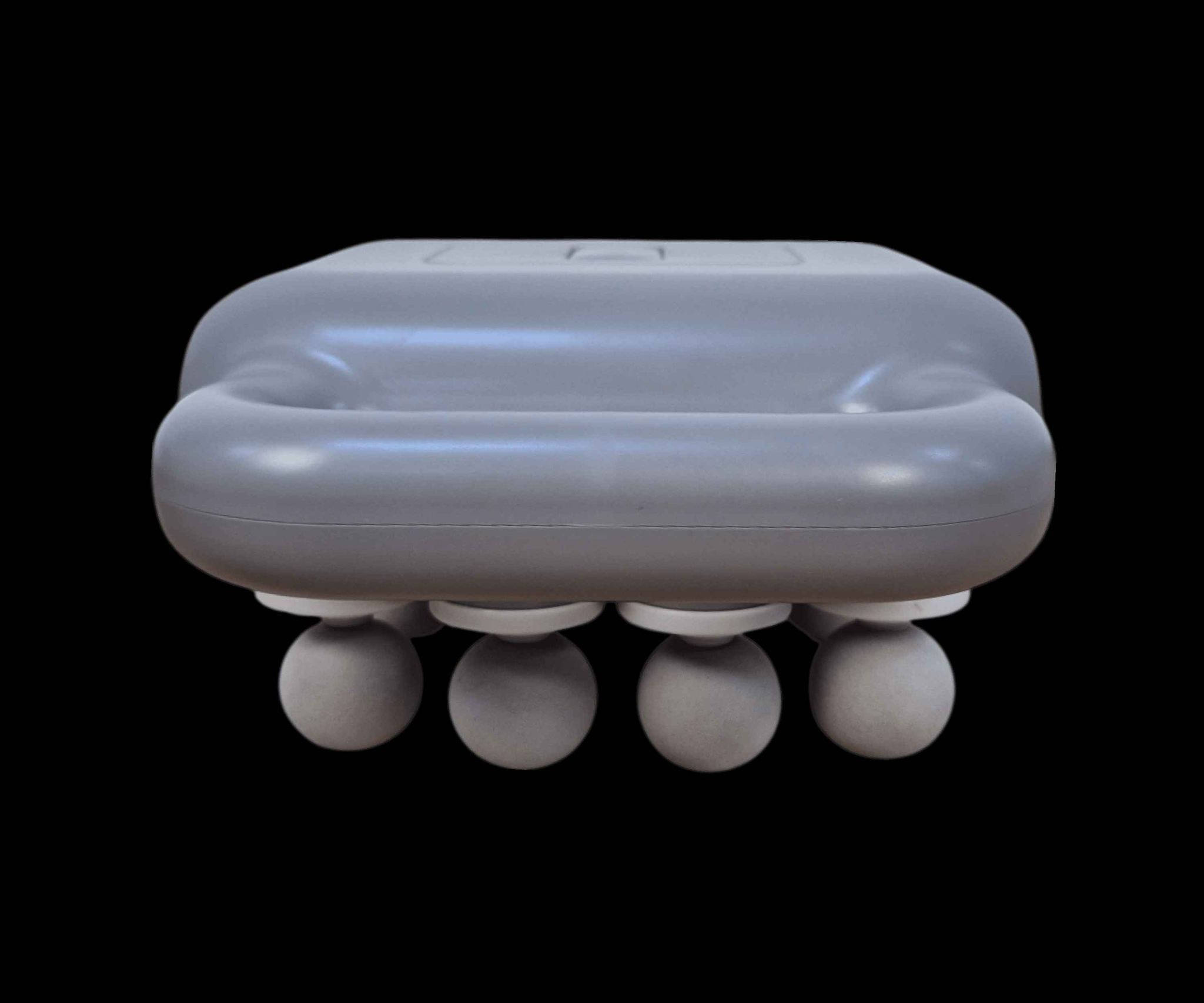 جهاز تدليك 8 روؤس شحن مجاني داخل بغداد 

الاستخدامات:

تخفيف آلام العضلات بعد التمارين الرياضية.

تنشيط الدورة الدموية وتحفيز الاسترخاء العام.

مثالي لتدليك الكتفين، الظهر، الأرجل، الذراعين، والصدر.

مفيد لكبار السن أو الأشخاص الذين يعانون من تيبّس العضلات.

المميزات:

يحتوي على 8 رؤوس تدليك تعمل في نفس الوقت لتغطية مساحة أكبر.

تصميم عملي بمقبضين جانبيين لسهولة الإمساك والتحكم أثناء الاستخدام.

شاشة رقمية LED لعرض مستوى السرعة.

6 مستويات سرعة قابلة للتعديل لتناسب مختلف الاحتياجات.

محرك قوي بقدرة 15 واط، مع نظام ذكي لخفض الضوضاء.

بطارية قابلة لإعادة الشحن عبر كابل USB (تيار شحن 1A).

خامات عالية الجودة وتصميم مريح وعصري.

محتويات الصندوق:

جهاز تدليك 8 رؤوس (متوفر باللون الأبيض أو الرمادي).

كابل شحن USB.
.

تغليف كرتوني أنيق بحجم: 30 × 18 × 13 سم.

ملاحظات:

تأكد من شحن الجهاز بالكامل قبل الاستخدام الأول

آمن على الجلد وغير مؤلم، لكن يُنصح بتجنّب الاستخدام على المناطق المصابة أو الملتهبة. التواصل. 
*********** بغداد, العراق
