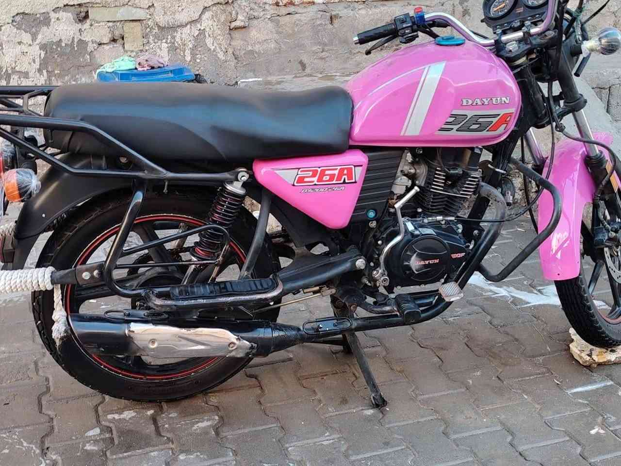 دايون نفخ 
موديل 23
محرك 150
اوراق اصولي
دراجه حلوه ونضيفه ماناقصها شي 
1400 وبيه مجال 
***********
