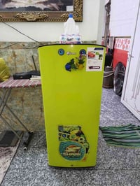 ثلاجة 9 قدم • نظيفة • بغداد الامين الثانية