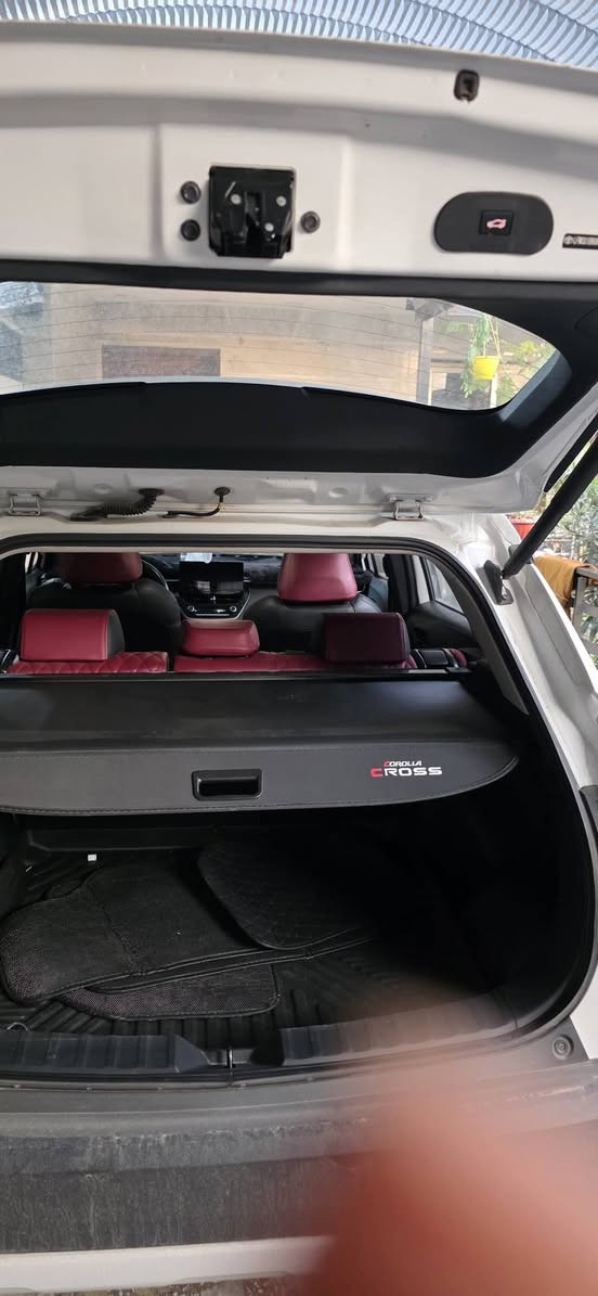 سلام عليكم كورله كروز موديل ٢٤
ماشيه ١٦ الف 
موصفاتهة 
١ كشن كهربأء 
٢كامره 
٣ صندوك كهرأباء 
٤ حمالت سقف 
٥ منضومة لايت زنون 
٦ كشافات 
وبعد بيهة هواي موصفات 
مكان بغداد الرستميه 
*********** 
سياره بسمي تحويل ثاني يوم
