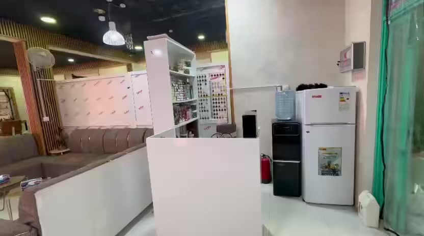 بيع صالون كامل او مفرد بسعر مناسب جدا العنوان كربلاء وللاستفسار الاتصال ***********
