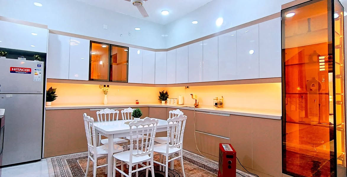 🏫بيت للبيع مطلوب اسكان مساحة 200 متر في حي الامن قريب على السريع ومدرسة البقاع.
ـــــــــــــــــــــــ
تفاصيل البيت
🛣️شارع 10 متر، تبليط وارصفة
🏕️بناء حديث 2025 طابق ونصف مع واجهة
🏝️حديقة
🏫استقبال (مع صحيات)
 - مطبخ حار وبارد
-صالة درج
-صالة داخلية
-غرفتين
-صحيات
-الطابق الثاني (غرفة كبيرة وصالة)

📡انترنت ضوئي +نظام كاميرات+نظام ستلايت. 

السعر مناسب مطلوب اسكان يطيح من السعر
للاستفسار الاتصال على الرقم التالي
***********
