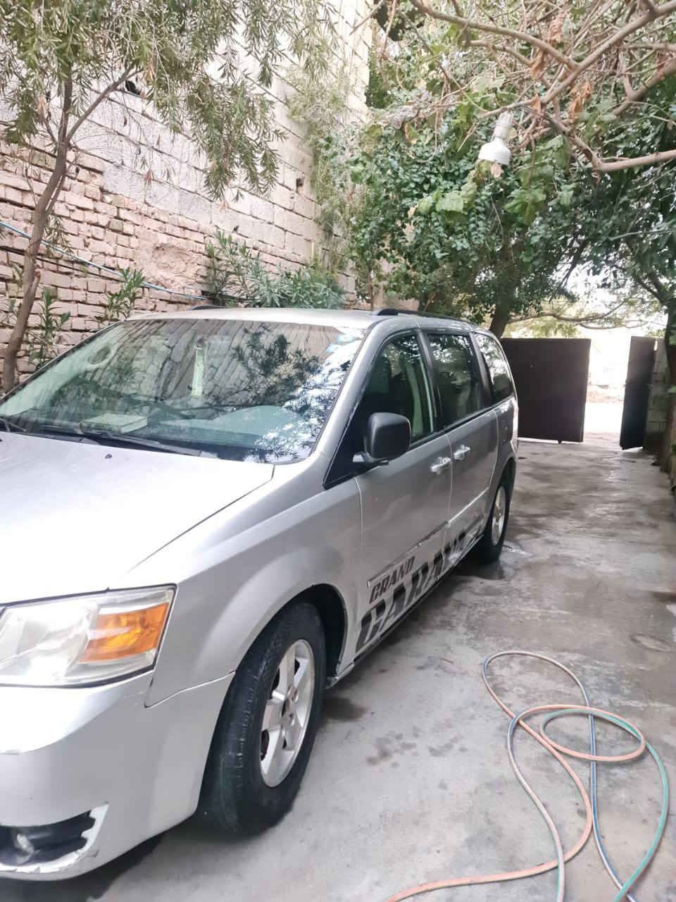 السلام عليكم من رخصة مدير الكروب 
دودج كرفان موديل 2008
3قطع تبرد 
كراسي سياحي 
بوب وصندوق كهرباء 
محرك 3300 المرغوب 
هزه جديده رقم بغداد ب اسمي تحولي ثاني يوم 
*ملاحظه السياره داخله كلين بدون ضرر بس بيها صبغ عام ب العراق السونار موجود 
السعر 95 وبيها مجال بسيط 
***********
