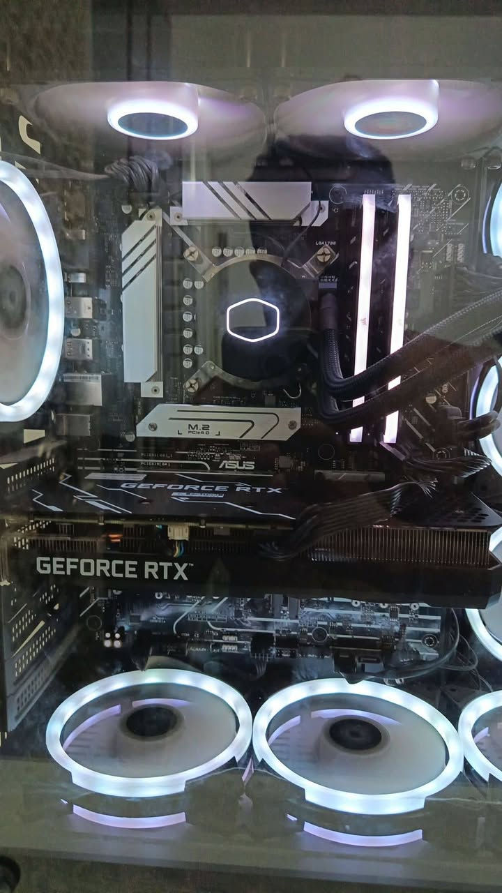 السلام عليكم كيس فقط للبيع واذا تريدها كامله يختلف السعر 
المعالج i7 12700 
كرت شاشة RTX 3060 12g 
البورد b660-plus ddr4
التخزين
   2t Hdd
m. 2 256
الرام 8*2 corsair 3200
Psu 800watt fsp
الكيس xigmatek aqua v ضايف عليه 3fan يعني المجموع 10fan
مبرد مائي cooler master 360m 

مكاني بغداد  حي اور
السعر 1100  بي مجال حك الجيه
للتواصل واتساب ***********⁩
