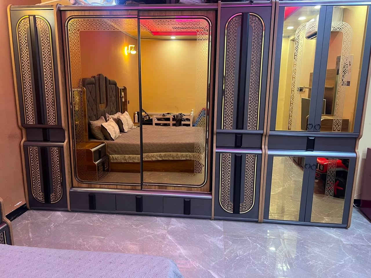 غرفة نوم10 قطع
ايطالي ثقيل
كنتور بيبان سحب+ ملحق كنتور
ميز تواليت+طابوريه
ميز تلفزيون
ميز جرارات
زاويه
جربايه+ميوزه ثنين
السعر 1.700.000
وبيها مجال
***********
