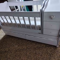 سرير أطفال • مناسب ٥ سنوات • قابل للتحويل