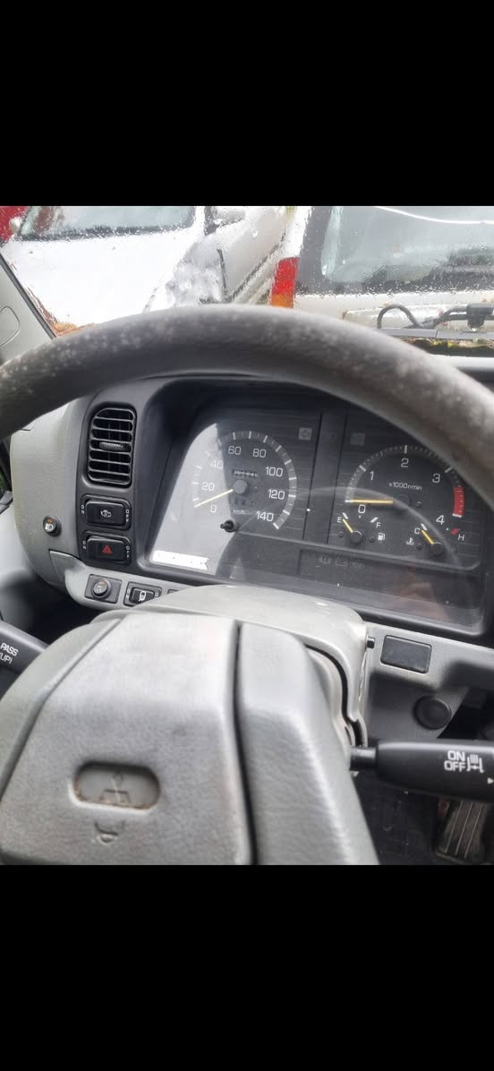 محرك وكير وتفرعاته كاملة كنتر بزون ٢٠٠٤ مال حاوية على الضمان العنوان النجف ***********
