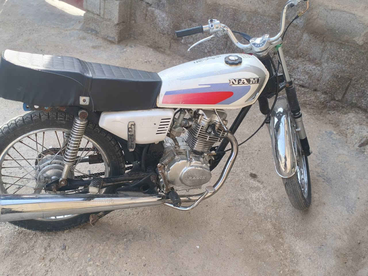 السلام عليكم دراجه للبيع موديل 18 كلك مكفولة. من سرقة دراجه نضيف وحلوه شراي يتصل علئ رقمي ***********
