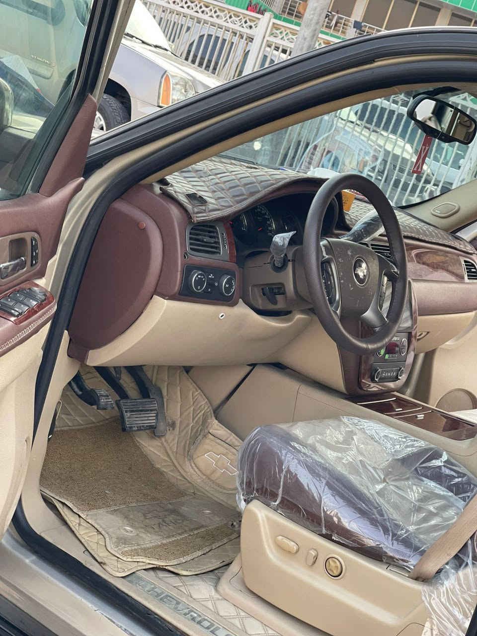 يالله ادوات ادوات ادوات تاهو بترا خليجي 2012 LTZ فول 1 ///1 حاوية كفالة من الكص  السياره متعوب عليه  شاشه كامره ثلاجه تاب تلفزيون فتحه سقف كشنات كهرباء صندوق كهرباء السياره شغاله  تخم تاير جديد ويل مال 17 حداده 100/100 كير مكينه بشرط متومه طبق الاصل جاهزه من كل النواحي اتعهد من السرقه والعشائر العنوان بصره
السعر 88 بيها مجال قليل *********** بدون مراوس بيع فقط
