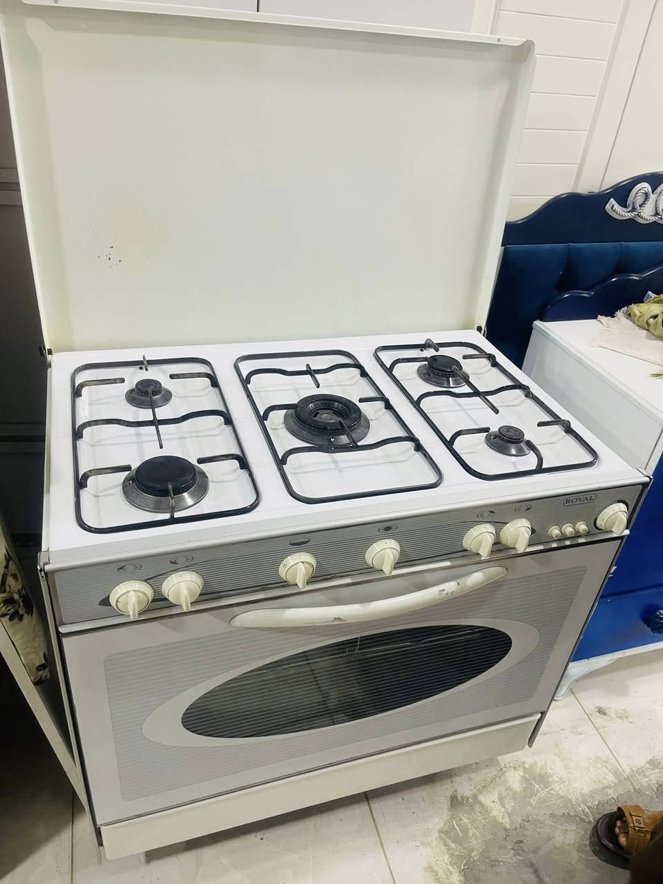 للبيع طباخ ٥ عيون
نظافه ٩٠/١٠٠
***********
