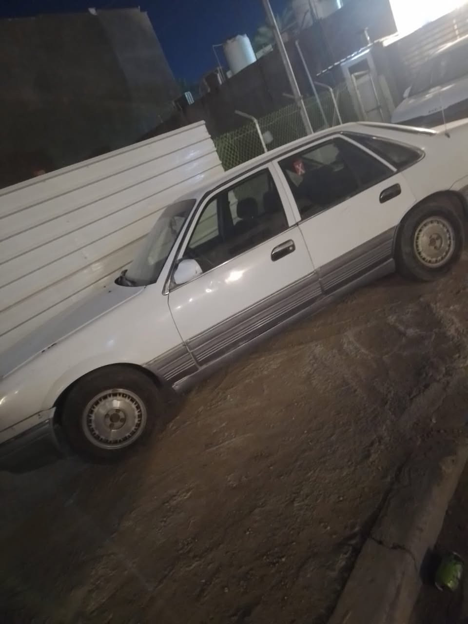 السلام عليكم اخوان برنس بروك هام سياره كير اوتو محرك مفتوح كير صدر تخم تاير سياره كلش جاهزه السياره  بدون خياس سياره بلاديه  قبل اسبوع حمت وصار بيه كازكيت  السعر ٢٣ وبيه مجال  بغداد السيديه ***********
