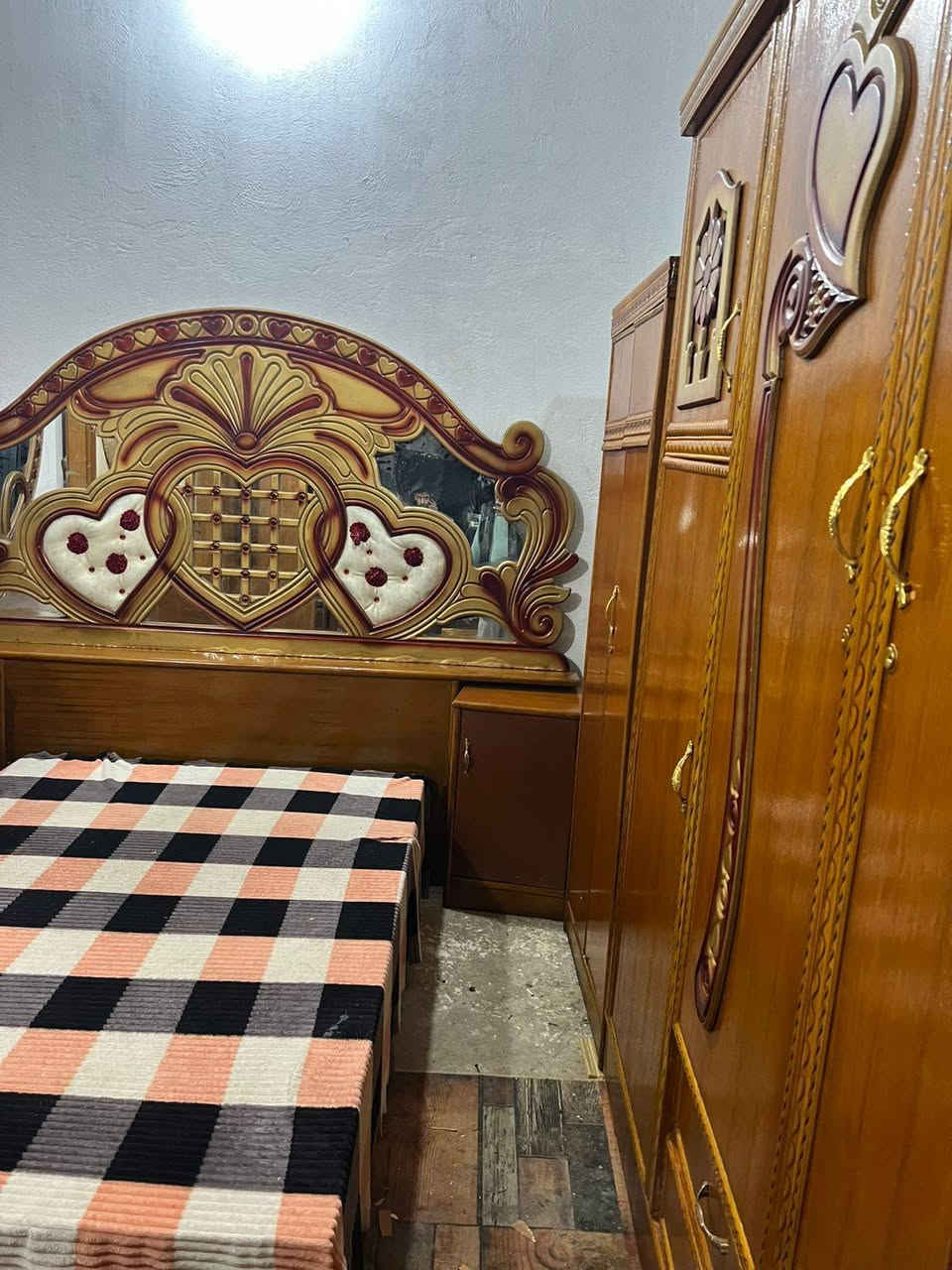 550غرفه اربع ابواب صاج زاويه كنتوريه الغرفتهم زغيره تفيدهم بغداد الحسينيه مال الراشديه وعندي توصيل ***********
