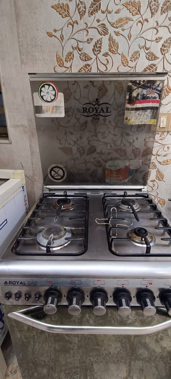 سلام عليكم غراض بيت نضيفة للبيع كلشي بسعرة غرفة نوم صاج تفصال مو شغل سوكي كنتور + جرباية مع الدوشك السعر 250 ثلاجة 18 قدم كبيرة مال عائلة بعدها جديدة السعر 400 وبيها مجال كنتور بابين مال ملابس اطفال السعر 30 الف طباخ أخو الجديد 4 عيون وفرن السعر 200 وبي مجال ميز مراية نضيف السعر 30 الف مكاني بغداد الغزالية للتواصل على الرقم ***********
