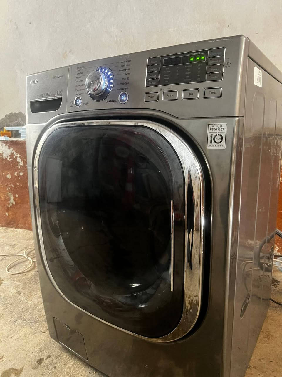 غسالة الجي LG كوري الاصلي حجم 19 كيلو أكبر حجم فوول مواصفات شغال نظيف اخت جديد السعر  500 دولار بي مجال بسيط *********** عنوان دهوك كريباسي.. للعلم سعر الجديد 11 ورقة
