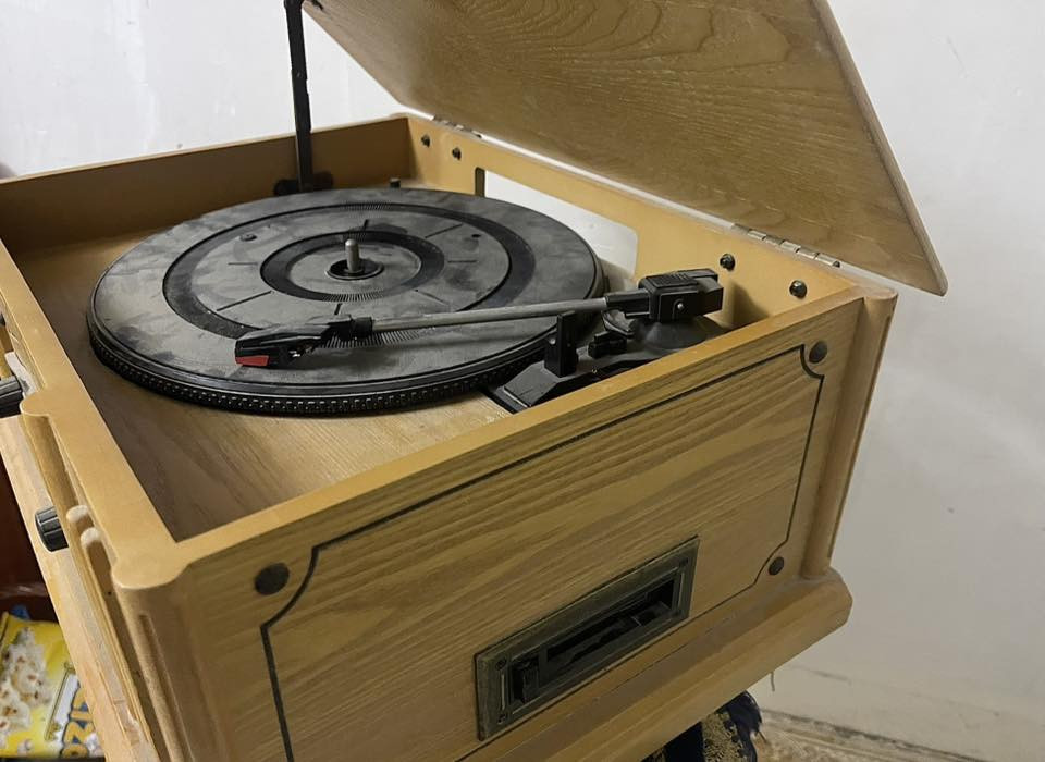 آلة موسيقى كلاسك أنتيكه على وضع الشركة تحتاج فقط تبديل شريط ماعندي وقت ابدله (80$)


**إذا كنت صاحب هذا الإعلان وتريد حذفه لأي سبب، رجاءا أرسل رسالة إلى الدعم الفني**