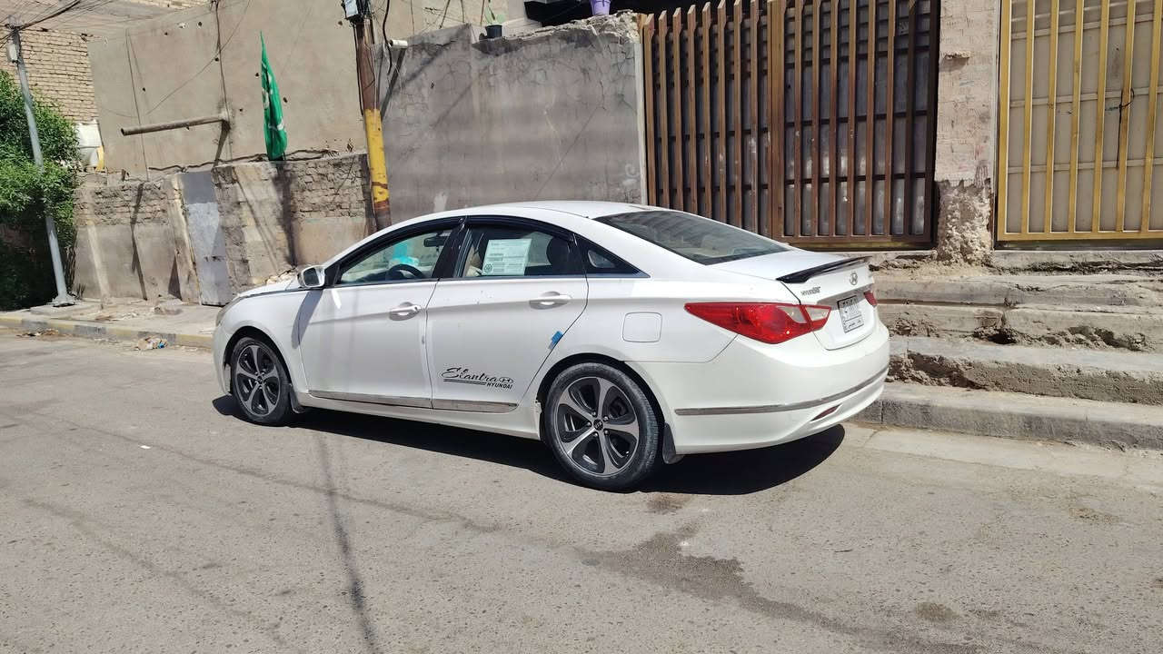 السلام عليكم
سوناتا ٢٠١١ خليجي
دوش ٢٤٠٠
عنوان بغداد
سعر ٩٣ بيها مجال بعد المعاينه
جاملغ خلفي بيها رشات صبغ جراد

***********
