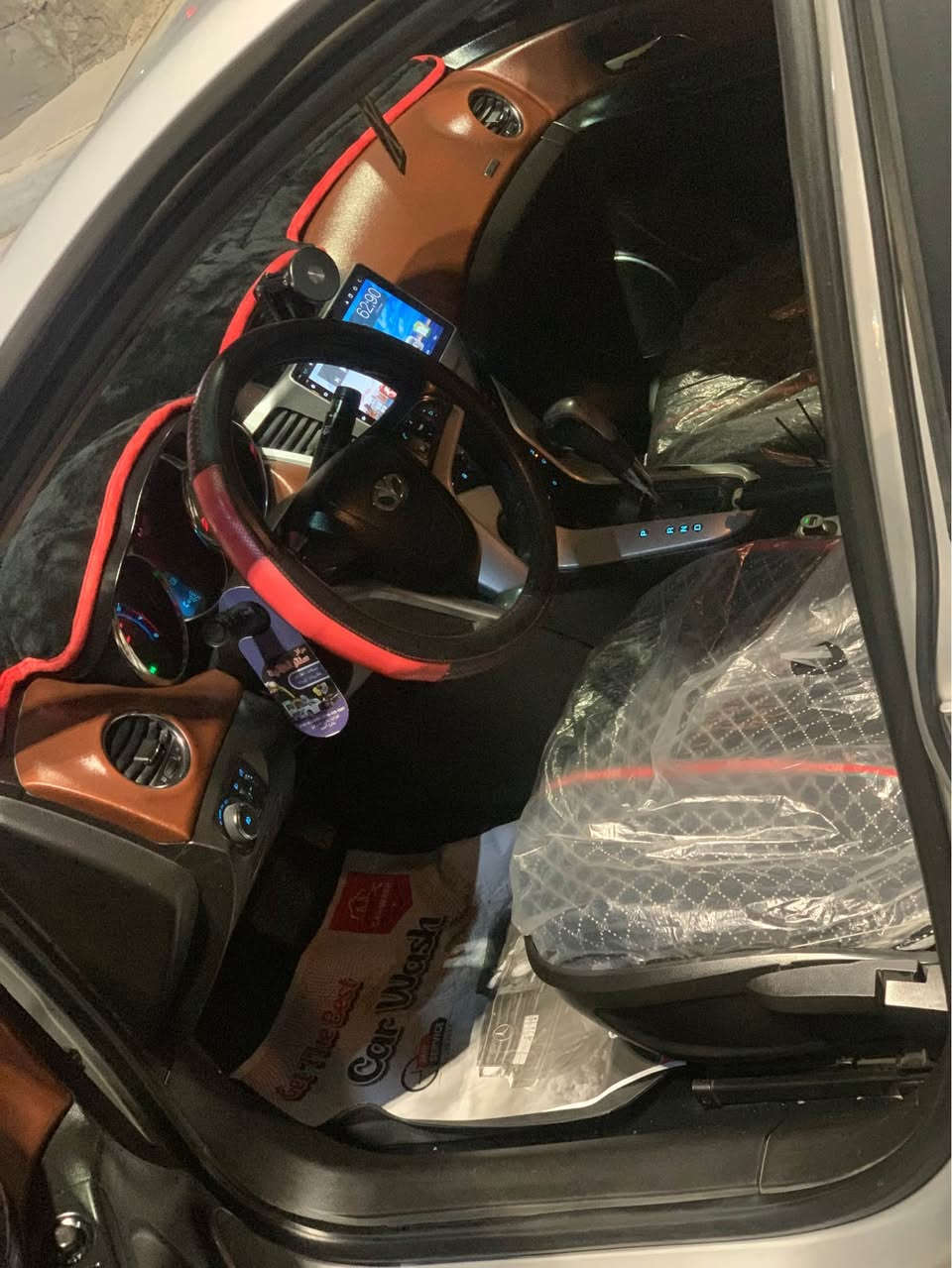 دايو لاستي 2009 
سياره لون رصاصي سلفر 
كير مكينه جديد 
تبريد ثلج بعد الحر 
صدر امامي خلفي جديد 
السياره كشره تعبانه شويه بيه جراد فقط بالجاملغ الأمامي والخلفي 
السياره رقم بغداد الجديد بإسمي 
وباقي السياره كله حلوه لون الداخل احمر واسود 
السعر 75 وبيه مجال للشراي 
***********
